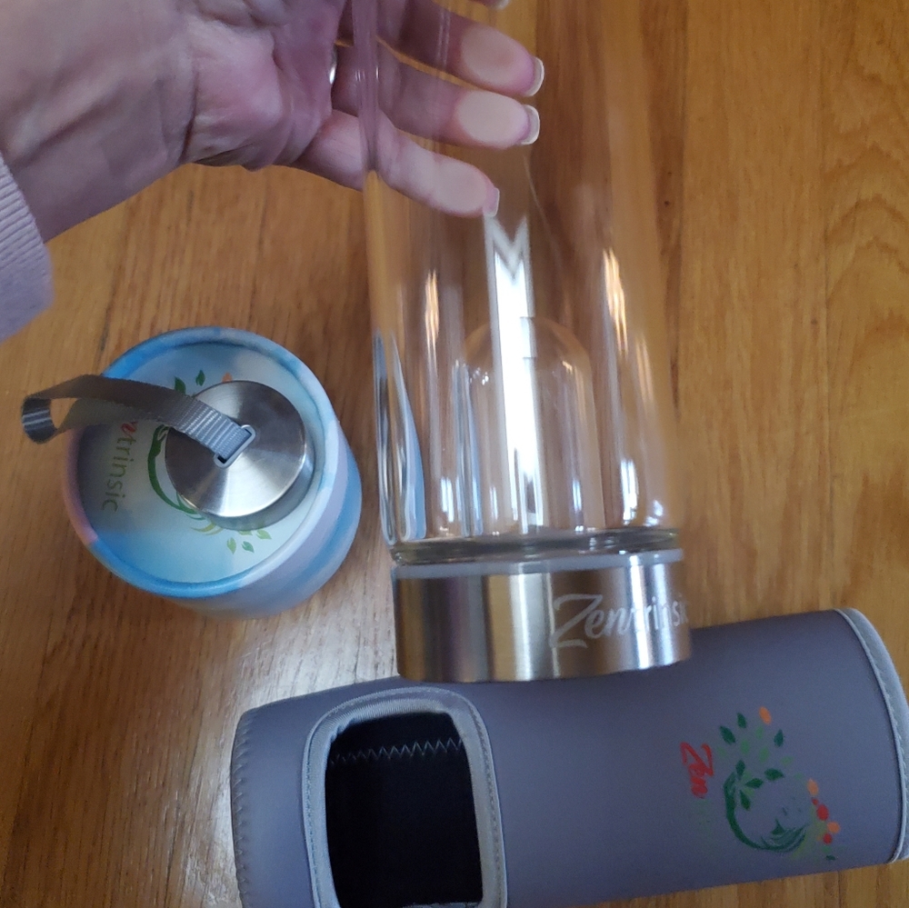 CRYSTAL INFUSED GLASS WATER BOTTLE! - Picture 7 of 12